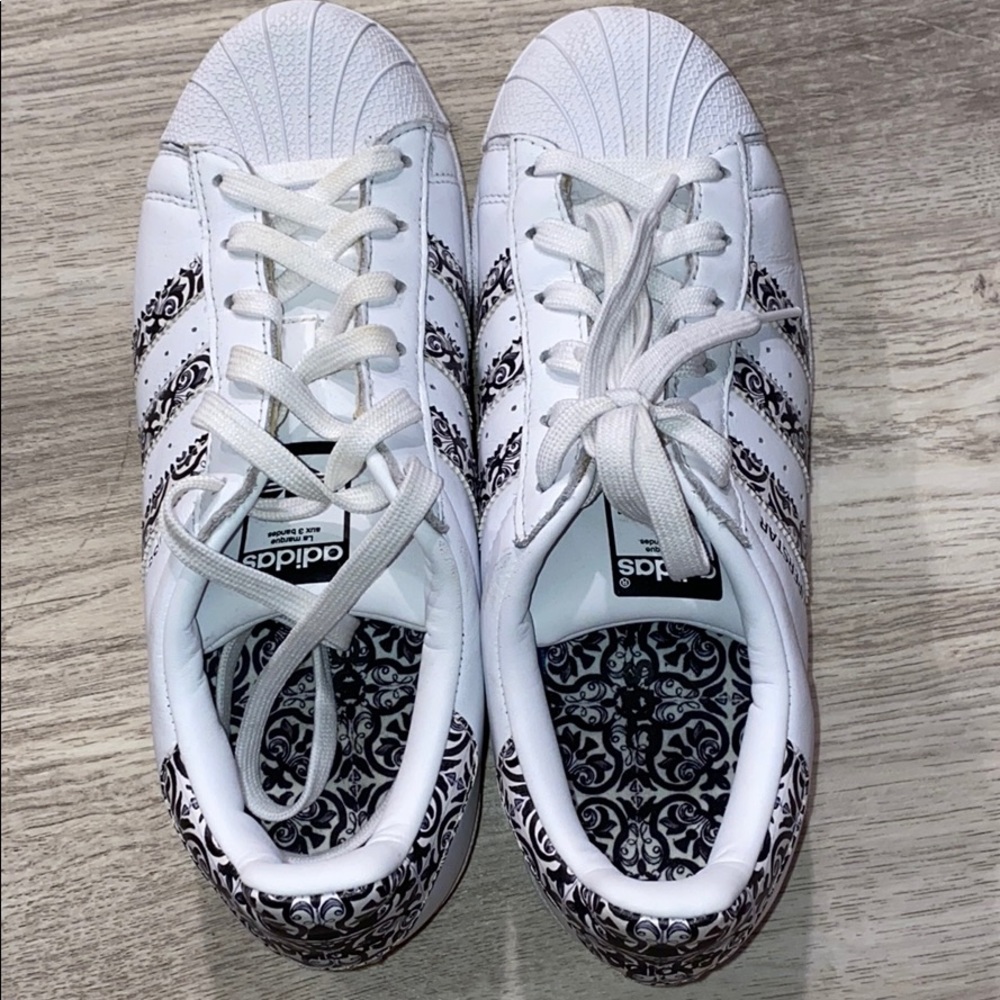 Adidas Superstar size 7 1/2